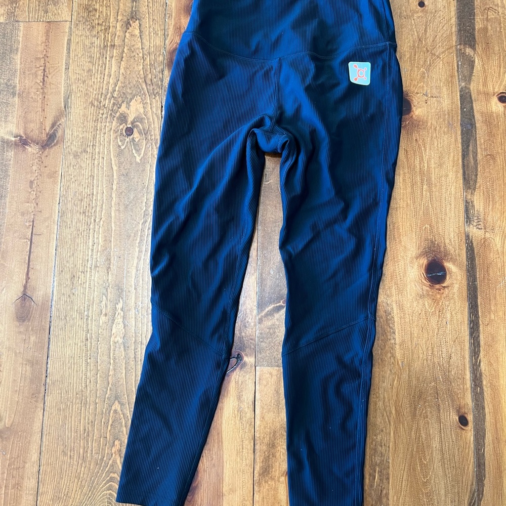 NWOT orange theory black ribbed legging